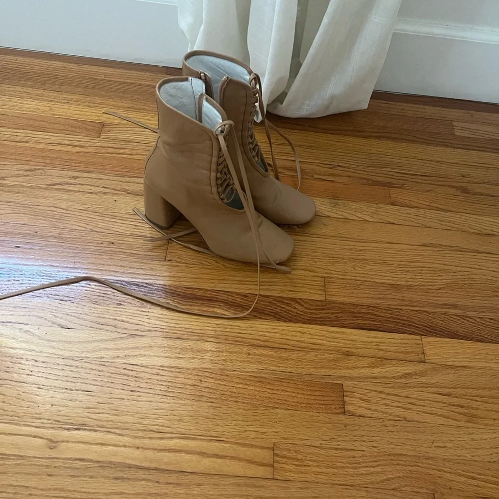 Daniela Shevel BellaDonna Women's Tan Lace-Up Block Heel Ankle Boots - Picture 4 of 8